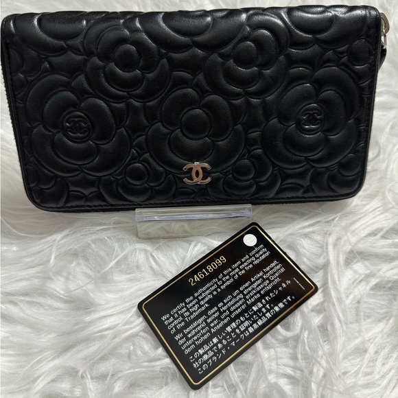 Chanel Camellia Zip Round Wallet Black New With Authenticity Card! - Picture 1 of 15